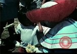 Standbild Clown unterhält vietnamesischer Flüchtlingskinder Florida United States USA, 1975, aus Sekunde 24 historischem Filmmaterial Videoclip 65675050952