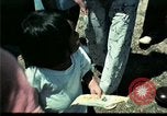Standbild Clown unterhält vietnamesischer Flüchtlingskinder Florida United States USA, 1975, aus Sekunde 27 historischem Filmmaterial Videoclip 65675050952