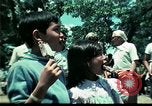 Standbild Clown unterhält vietnamesischer Flüchtlingskinder Florida United States USA, 1975, aus Sekunde 44 historischem Filmmaterial Videoclip 65675050952