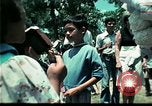 Standbild Clown unterhält vietnamesischer Flüchtlingskinder Florida United States USA, 1975, aus Sekunde 54 historischem Filmmaterial Videoclip 65675050952