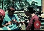 Standbild Clown unterhält vietnamesischer Flüchtlingskinder Florida United States USA, 1975, aus Sekunde 56 historischem Filmmaterial Videoclip 65675050952