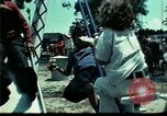 Standbild Vietnamesische Flüchtlinge Kinder spielen Florida United States USA, 1975, aus Sekunde 4 historischem Filmmaterial Videoclip 65675050953