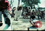 Standbild Vietnamesische Flüchtlinge Kinder spielen Florida United States USA, 1975, aus Sekunde 5 historischem Filmmaterial Videoclip 65675050953