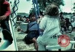 Standbild Vietnamesische Flüchtlinge Kinder spielen Florida United States USA, 1975, aus Sekunde 6 historischem Filmmaterial Videoclip 65675050953