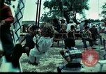Standbild Vietnamesische Flüchtlinge Kinder spielen Florida United States USA, 1975, aus Sekunde 12 historischem Filmmaterial Videoclip 65675050953