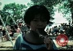 Standbild Vietnamesische Flüchtlinge Kinder spielen Florida United States USA, 1975, aus Sekunde 24 historischem Filmmaterial Videoclip 65675050953