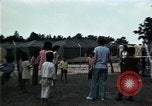 Standbild Vietnamesische Flüchtlinge Kinder spielen Florida United States USA, 1975, aus Sekunde 42 historischem Filmmaterial Videoclip 65675050953