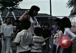 Standbild Vietnamesische Flüchtlinge Kinder spielen Florida United States USA, 1975, aus Sekunde 47 historischem Filmmaterial Videoclip 65675050953