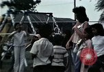 Standbild Vietnamesische Flüchtlinge Kinder spielen Florida United States USA, 1975, aus Sekunde 49 historischem Filmmaterial Videoclip 65675050953