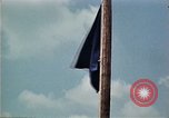 Standbild Kaplan spricht für vietnamesische Flüchtlinge United States USA, 1975, aus Sekunde 9 historischem Filmmaterial Videoclip 65675050954