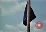 Standbild Kaplan spricht für vietnamesische Flüchtlinge United States USA, 1975, aus Sekunde 11 historischem Filmmaterial Videoclip 65675050954