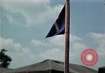 Standbild Kaplan spricht für vietnamesische Flüchtlinge United States USA, 1975, aus Sekunde 14 historischem Filmmaterial Videoclip 65675050954