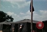 Standbild Kaplan spricht für vietnamesische Flüchtlinge United States USA, 1975, aus Sekunde 15 historischem Filmmaterial Videoclip 65675050954