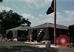 Standbild Kaplan spricht für vietnamesische Flüchtlinge United States USA, 1975, aus Sekunde 18 historischem Filmmaterial Videoclip 65675050954