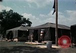 Standbild Kaplan spricht für vietnamesische Flüchtlinge United States USA, 1975, aus Sekunde 19 historischem Filmmaterial Videoclip 65675050954