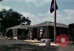 Standbild Kaplan spricht für vietnamesische Flüchtlinge United States USA, 1975, aus Sekunde 24 historischem Filmmaterial Videoclip 65675050954