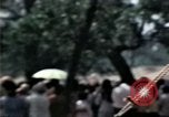 Standbild Kaplan spricht für vietnamesische Flüchtlinge United States USA, 1975, aus Sekunde 28 historischem Filmmaterial Videoclip 65675050954