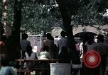 Standbild Kaplan spricht für vietnamesische Flüchtlinge United States USA, 1975, aus Sekunde 34 historischem Filmmaterial Videoclip 65675050954