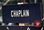 Standbild Kaplan spricht für vietnamesische Flüchtlinge United States USA, 1975, aus Sekunde 38 historischem Filmmaterial Videoclip 65675050954