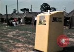 Standbild Kaplan spricht für vietnamesische Flüchtlinge United States USA, 1975, aus Sekunde 55 historischem Filmmaterial Videoclip 65675050954