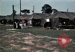 Standbild Kaplan spricht für vietnamesische Flüchtlinge United States USA, 1975, aus Sekunde 57 historischem Filmmaterial Videoclip 65675050954