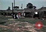 Standbild Kaplan spricht für vietnamesische Flüchtlinge United States USA, 1975, aus Sekunde 58 historischem Filmmaterial Videoclip 65675050954
