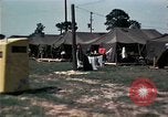 Standbild Kaplan spricht für vietnamesische Flüchtlinge United States USA, 1975, aus Sekunde 59 historischem Filmmaterial Videoclip 65675050954