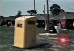 Standbild Kaplan spricht für vietnamesische Flüchtlinge United States USA, 1975, aus Sekunde 60 historischem Filmmaterial Videoclip 65675050954
