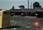 Standbild Kaplan spricht für vietnamesische Flüchtlinge United States USA, 1975, aus Sekunde 62 historischem Filmmaterial Videoclip 65675050954