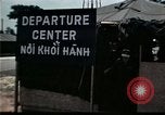 Standbild Vietnamesischer Flüchtling Abfahrt Zentrum Florida United States USA, 1975, aus Sekunde 15 historischem Filmmaterial Videoclip 65675050955