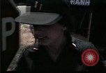 Standbild Vietnamesischer Flüchtling Abfahrt Zentrum Florida United States USA, 1975, aus Sekunde 18 historischem Filmmaterial Videoclip 65675050955