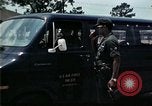 Standbild Vietnamesischer Flüchtling Abfahrt Zentrum Florida United States USA, 1975, aus Sekunde 20 historischem Filmmaterial Videoclip 65675050955