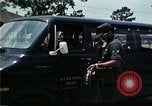 Standbild Vietnamesischer Flüchtling Abfahrt Zentrum Florida United States USA, 1975, aus Sekunde 28 historischem Filmmaterial Videoclip 65675050955
