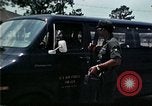 Standbild Vietnamesischer Flüchtling Abfahrt Zentrum Florida United States USA, 1975, aus Sekunde 30 historischem Filmmaterial Videoclip 65675050955