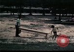 Standbild Vietnamesischer Flüchtling Abfahrt Zentrum Florida United States USA, 1975, aus Sekunde 35 historischem Filmmaterial Videoclip 65675050955