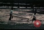 Standbild Vietnamesischer Flüchtling Abfahrt Zentrum Florida United States USA, 1975, aus Sekunde 38 historischem Filmmaterial Videoclip 65675050955
