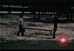Standbild Vietnamesischer Flüchtling Abfahrt Zentrum Florida United States USA, 1975, aus Sekunde 49 historischem Filmmaterial Videoclip 65675050955