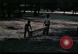 Standbild Vietnamesischer Flüchtling Abfahrt Zentrum Florida United States USA, 1975, aus Sekunde 60 historischem Filmmaterial Videoclip 65675050955