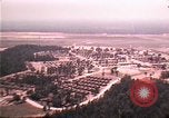 Standbild Luftaufnahme des vietnamesischen Flüchtlingslager an der Eglin Air Force Base Florida United States USA, 1975, aus Sekunde 3 historischem Filmmaterial Videoclip 65675050956