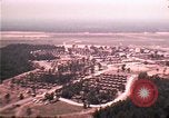 Standbild Luftaufnahme des vietnamesischen Flüchtlingslager an der Eglin Air Force Base Florida United States USA, 1975, aus Sekunde 11 historischem Filmmaterial Videoclip 65675050956