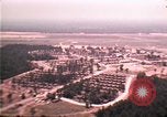Standbild Luftaufnahme des vietnamesischen Flüchtlingslager an der Eglin Air Force Base Florida United States USA, 1975, aus Sekunde 12 historischem Filmmaterial Videoclip 65675050956