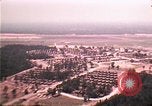 Standbild Luftaufnahme des vietnamesischen Flüchtlingslager an der Eglin Air Force Base Florida United States USA, 1975, aus Sekunde 13 historischem Filmmaterial Videoclip 65675050956