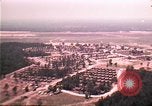 Standbild Luftaufnahme des vietnamesischen Flüchtlingslager an der Eglin Air Force Base Florida United States USA, 1975, aus Sekunde 14 historischem Filmmaterial Videoclip 65675050956