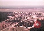 Standbild Luftaufnahme des vietnamesischen Flüchtlingslager an der Eglin Air Force Base Florida United States USA, 1975, aus Sekunde 15 historischem Filmmaterial Videoclip 65675050956