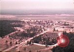 Standbild Luftaufnahme des vietnamesischen Flüchtlingslager an der Eglin Air Force Base Florida United States USA, 1975, aus Sekunde 16 historischem Filmmaterial Videoclip 65675050956