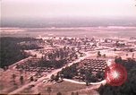 Standbild Luftaufnahme des vietnamesischen Flüchtlingslager an der Eglin Air Force Base Florida United States USA, 1975, aus Sekunde 17 historischem Filmmaterial Videoclip 65675050956
