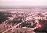 Standbild Luftaufnahme des vietnamesischen Flüchtlingslager an der Eglin Air Force Base Florida United States USA, 1975, aus Sekunde 18 historischem Filmmaterial Videoclip 65675050956