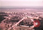 Standbild Luftaufnahme des vietnamesischen Flüchtlingslager an der Eglin Air Force Base Florida United States USA, 1975, aus Sekunde 23 historischem Filmmaterial Videoclip 65675050956