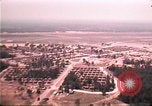 Standbild Luftaufnahme des vietnamesischen Flüchtlingslager an der Eglin Air Force Base Florida United States USA, 1975, aus Sekunde 27 historischem Filmmaterial Videoclip 65675050956