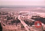 Standbild Luftaufnahme des vietnamesischen Flüchtlingslager an der Eglin Air Force Base Florida United States USA, 1975, aus Sekunde 43 historischem Filmmaterial Videoclip 65675050956